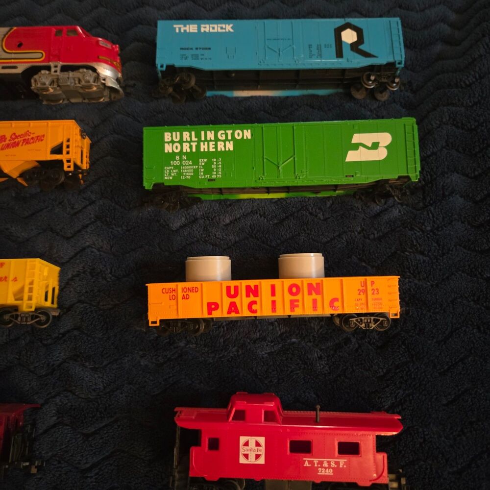 Model Railroad Trains HO Scale Locomotive Rolling Stock Lot Bachmann Lifelike - Picture 6 of 7